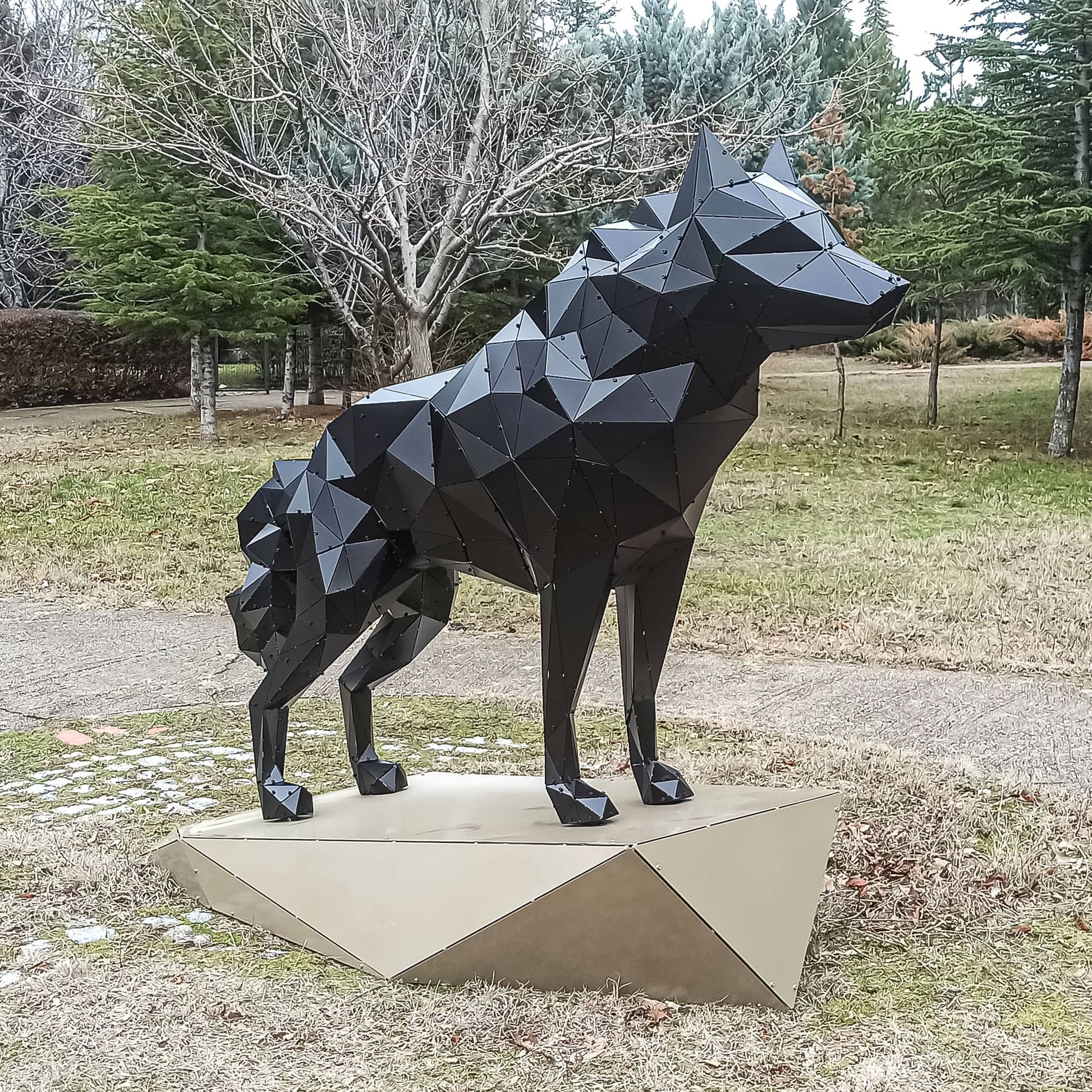 KURT XL V2 | 3D Metal Geometric Wolf Statue OTTOCKRAFT™