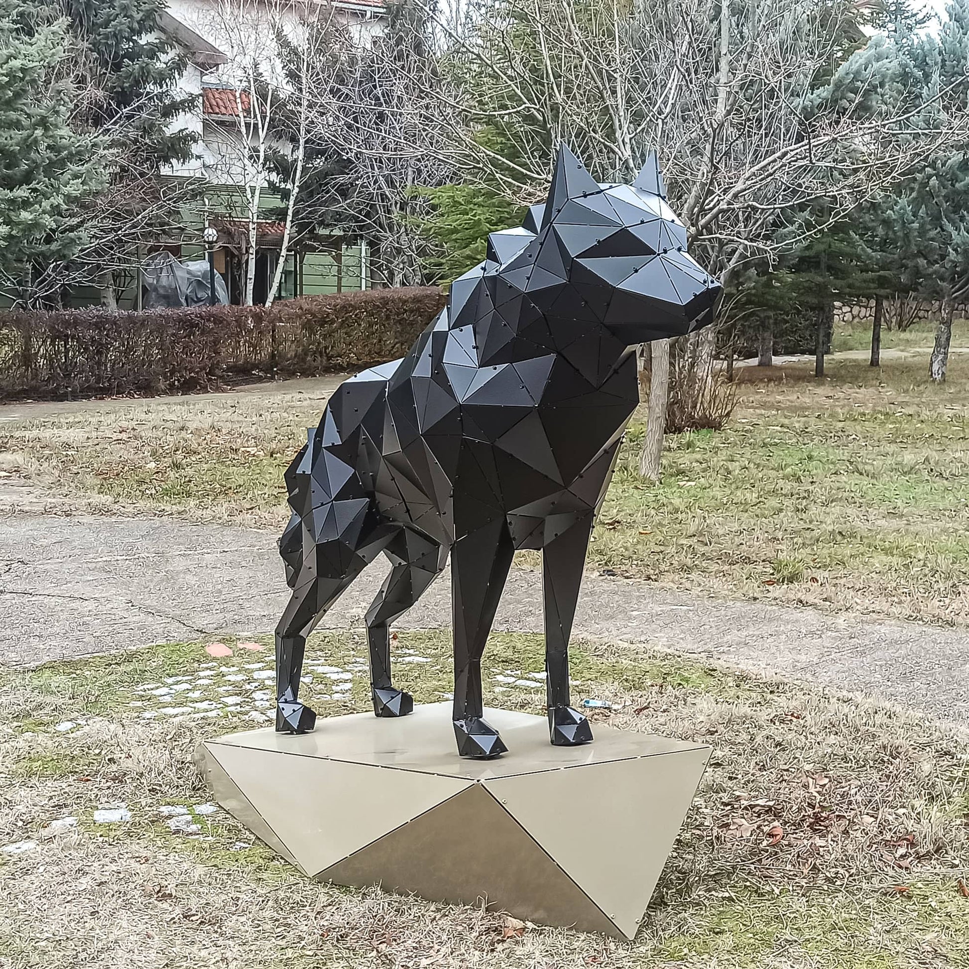 KURT XL V2 | 3D Metal Geometric Wolf Statue OTTOCKRAFT™